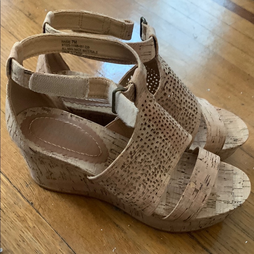 Women's Tan Wedge Sandals bear trap